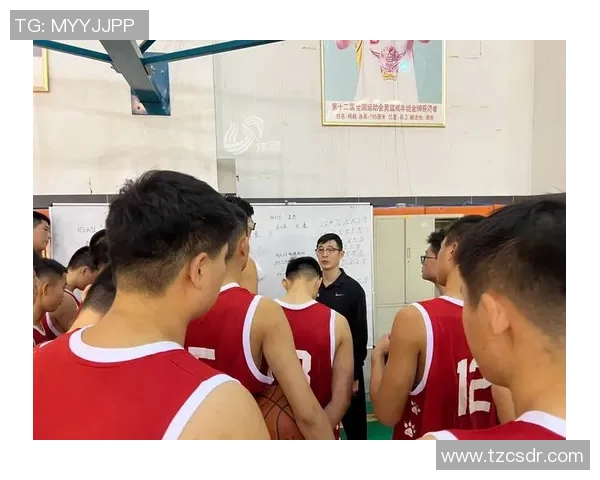 冠军教练亲授制胜战术秘诀球员纷纷表示收获满满提升巨大 冠军教练亲授制胜战术秘诀球员纷纷表示收获满满提升巨大