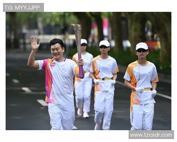 中国运动员担任首棒火炬手 亚运会火炬接力盛大开启 展现体育精神与荣耀